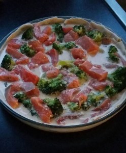 quichze-mit-lachs-und-brokolli