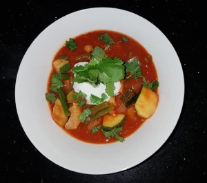 Orientalischen Gemüseeintopf mit Hähnchen