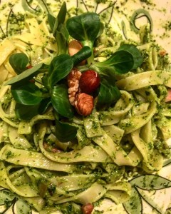 Tagliatelle mit Feldsalatpesto